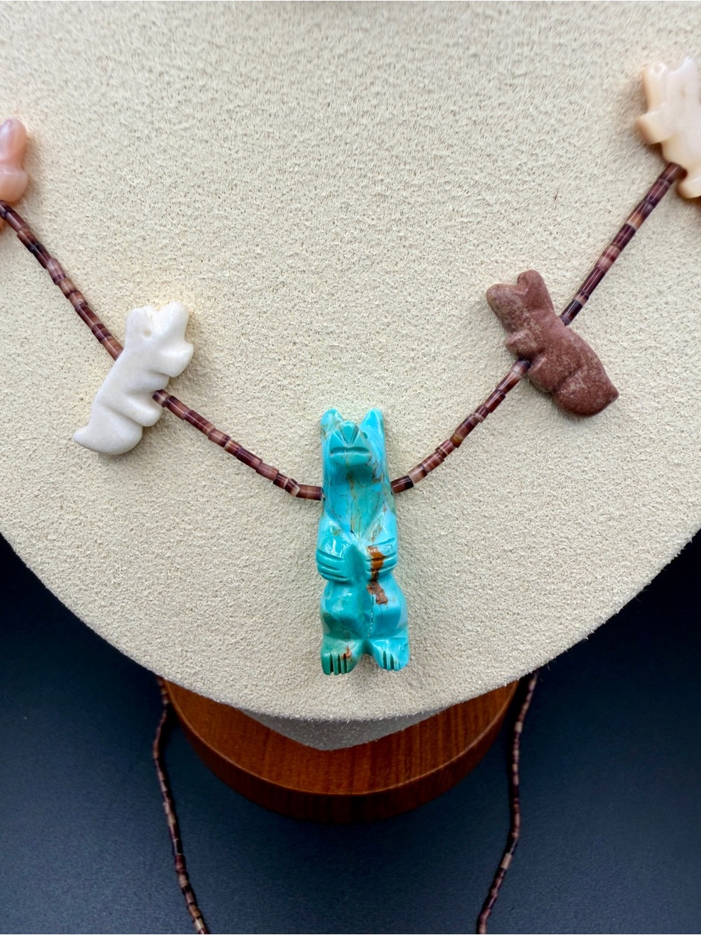 Vintage Authentic Southwestern Zuni Fetish Necklace – quiet luxury - Picture 16 of 16